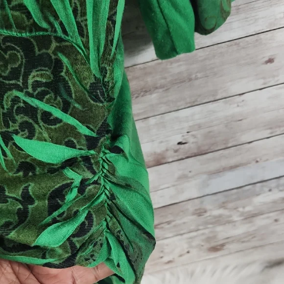 Elegant Green Women's Top - Picture 5 of 9